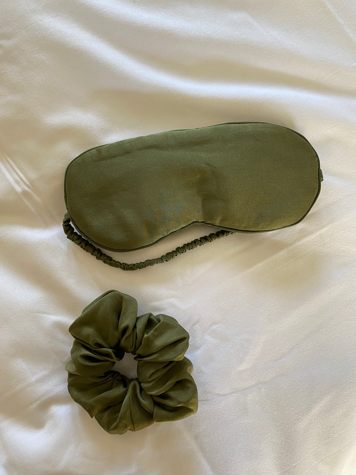 Silk Sleep Mask and Silk Scrunchie Set