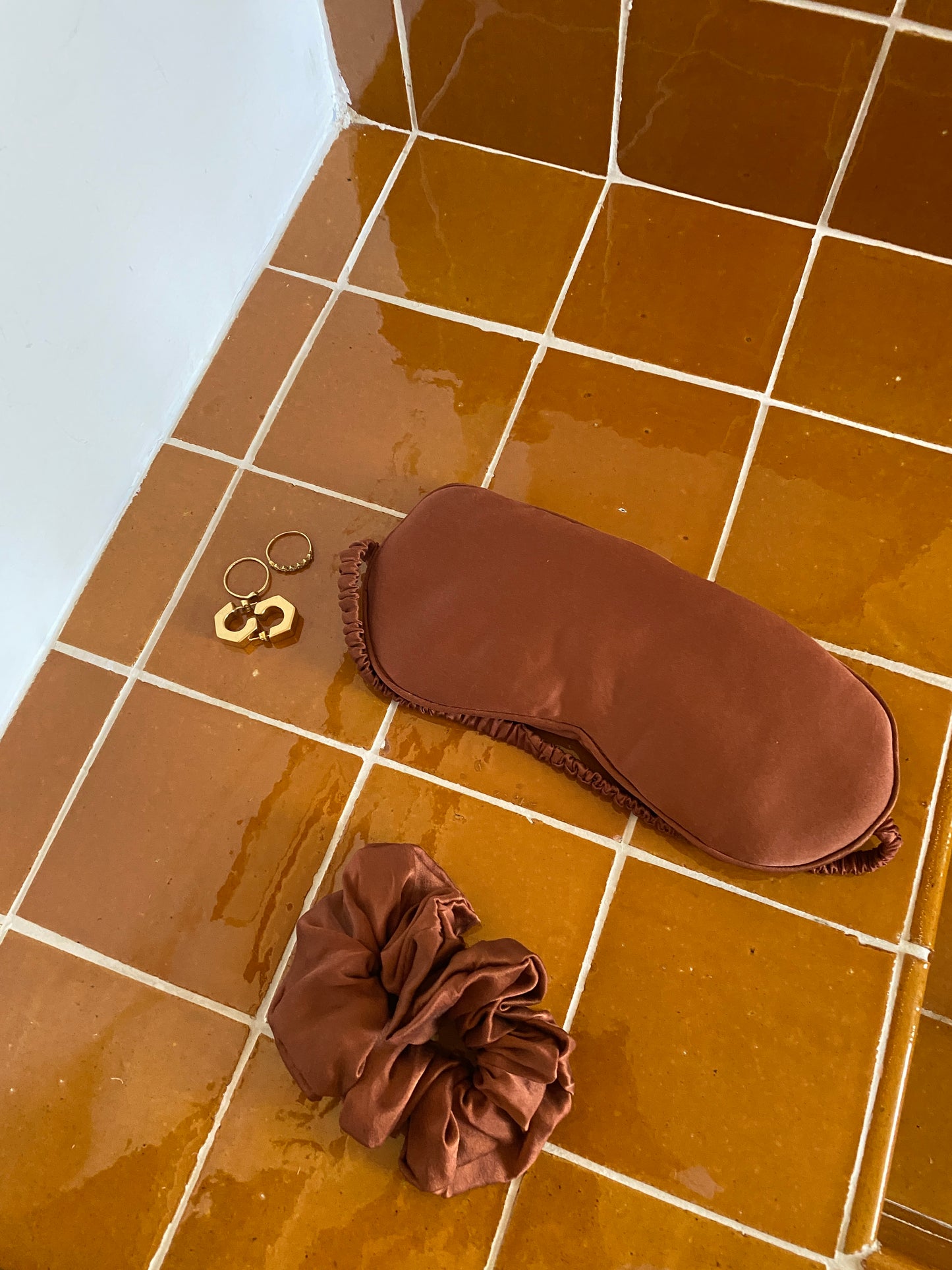 Silk Sleep Mask and Silk Scrunchie Set