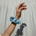 Chouchou en soie pure Tie & Dye Indigo